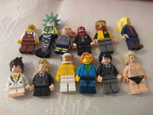 How can custom minifigs enhance the storytelling aspect of LEGO displays and dioramas?